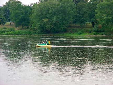  Ken's Hovercraft.